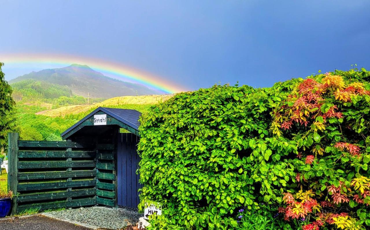Small Cozy Shepherd Hut 20 By 7 Feet With Boxed In High Double Bed Balmacara Exterior photo
