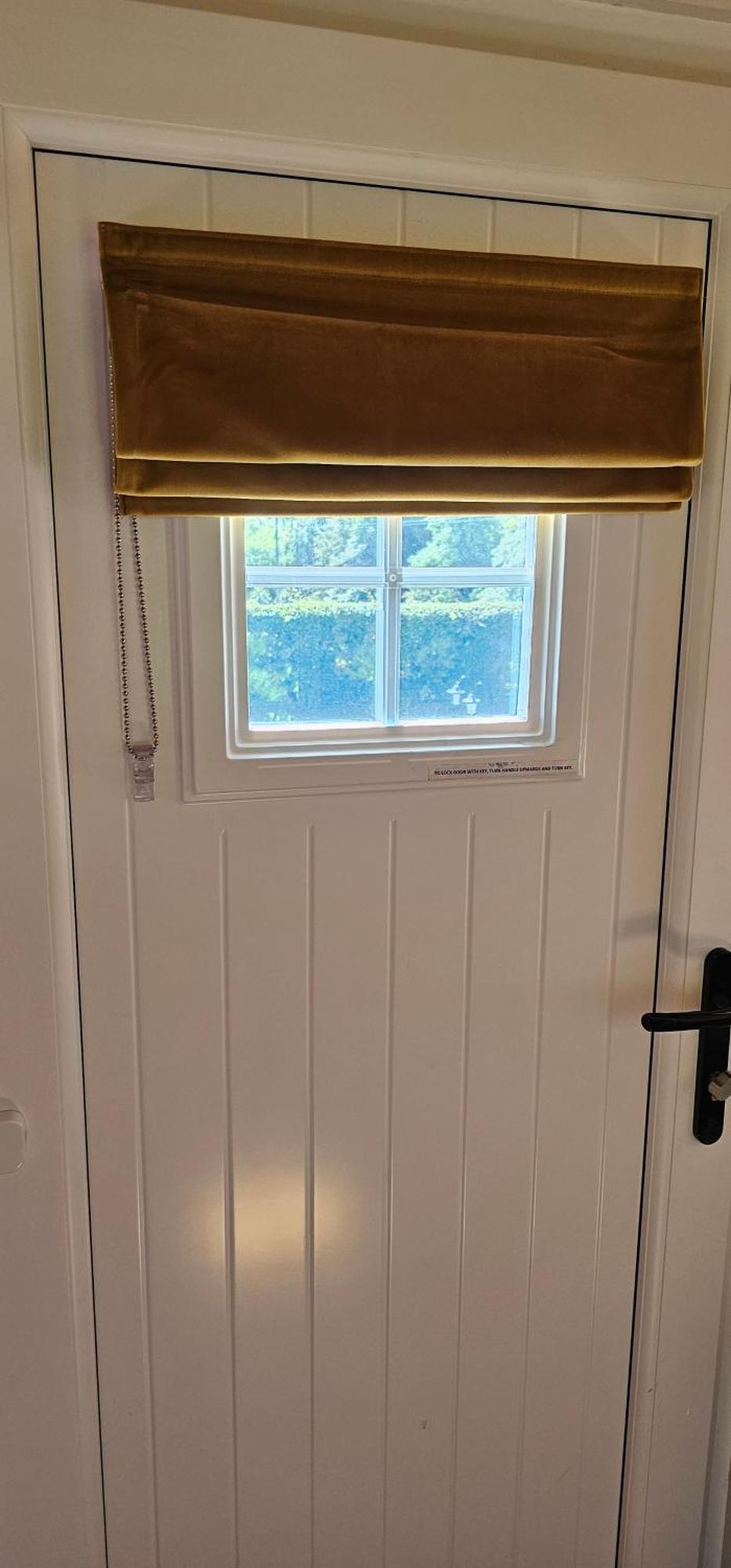 Small Cozy Shepherd Hut 20 By 7 Feet With Boxed In High Double Bed Balmacara Exterior photo